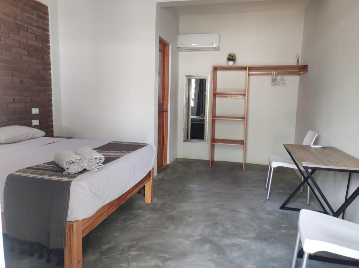 Hotel Casa Sixta A 7Min Del Aeropuerto Internacional Pmx Y 2 Cuadras Terminal Autob Ado Puerto Escondido  Esterno foto